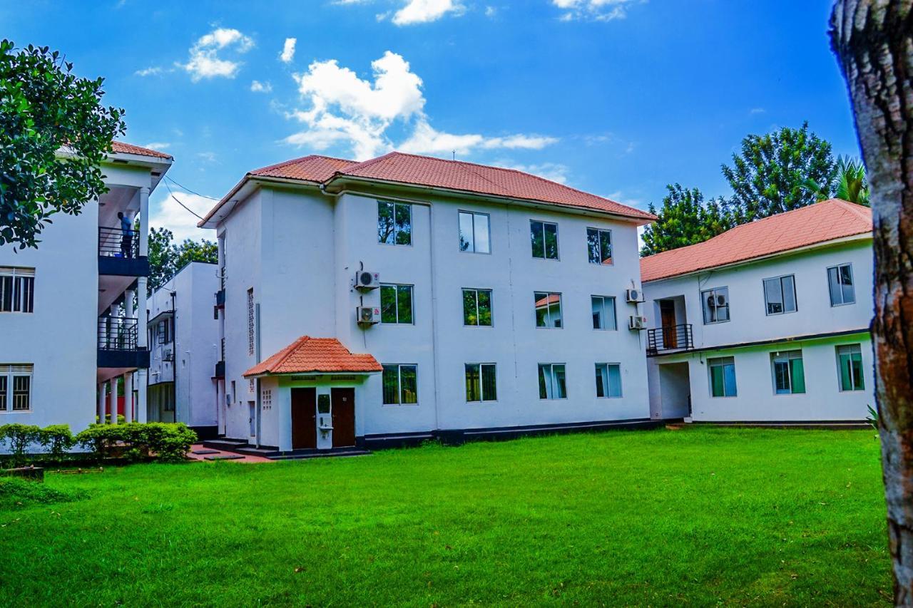 Bilkon Hotel Jinja Bagian luar foto