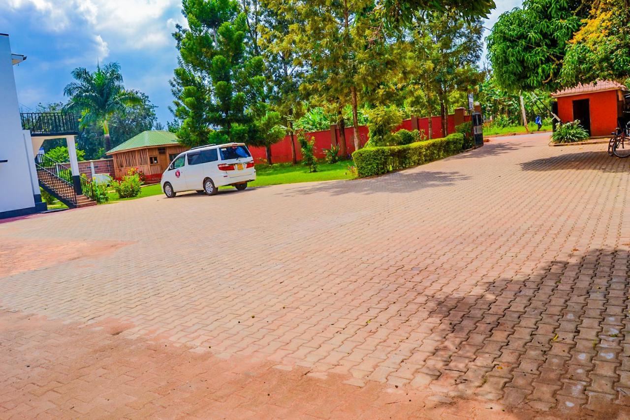 Bilkon Hotel Jinja Bagian luar foto