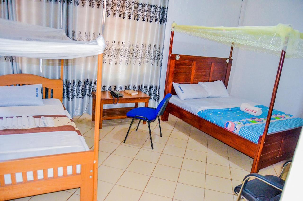 Bilkon Hotel Jinja Bagian luar foto