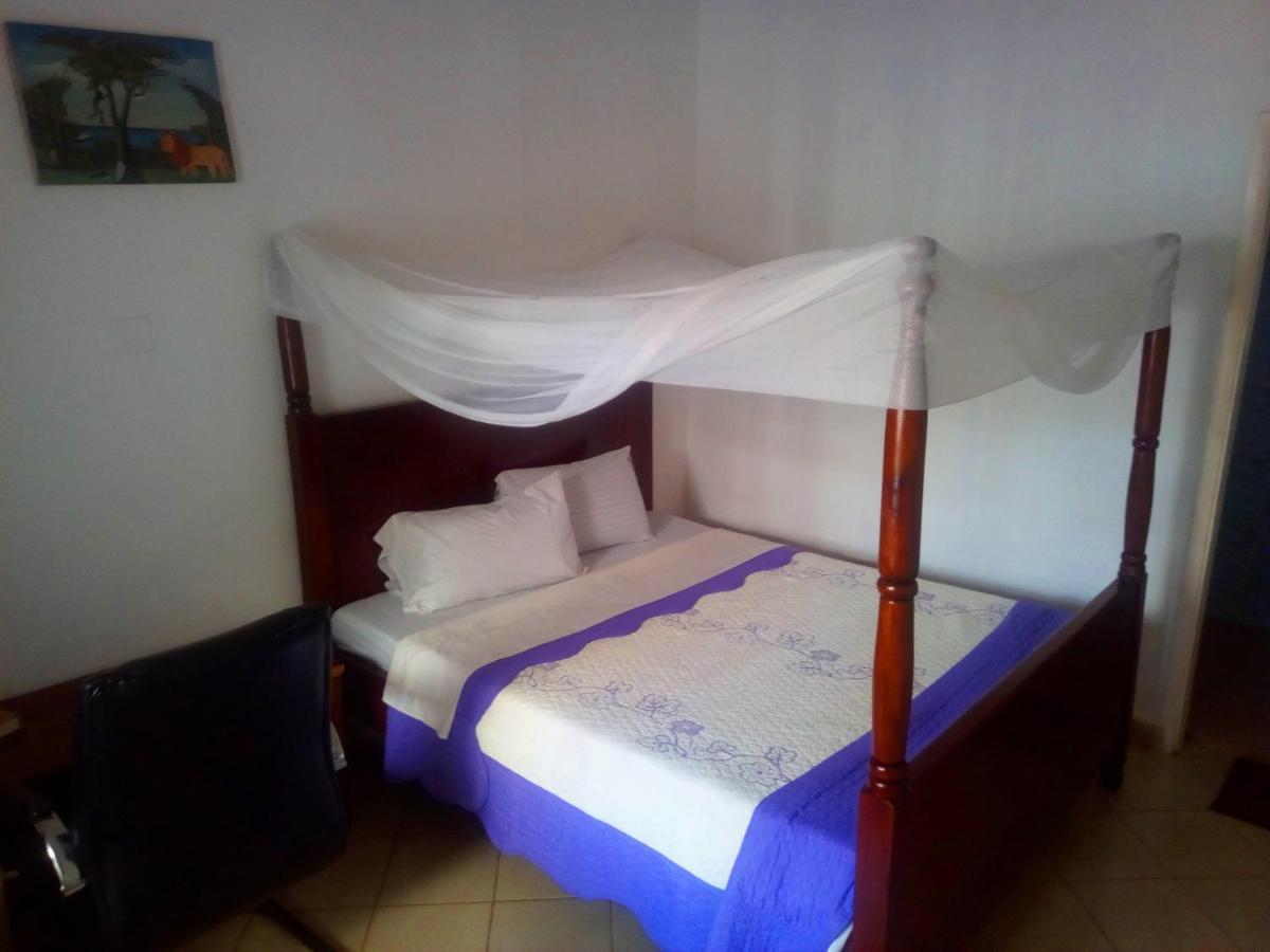 Bilkon Hotel Jinja Bagian luar foto