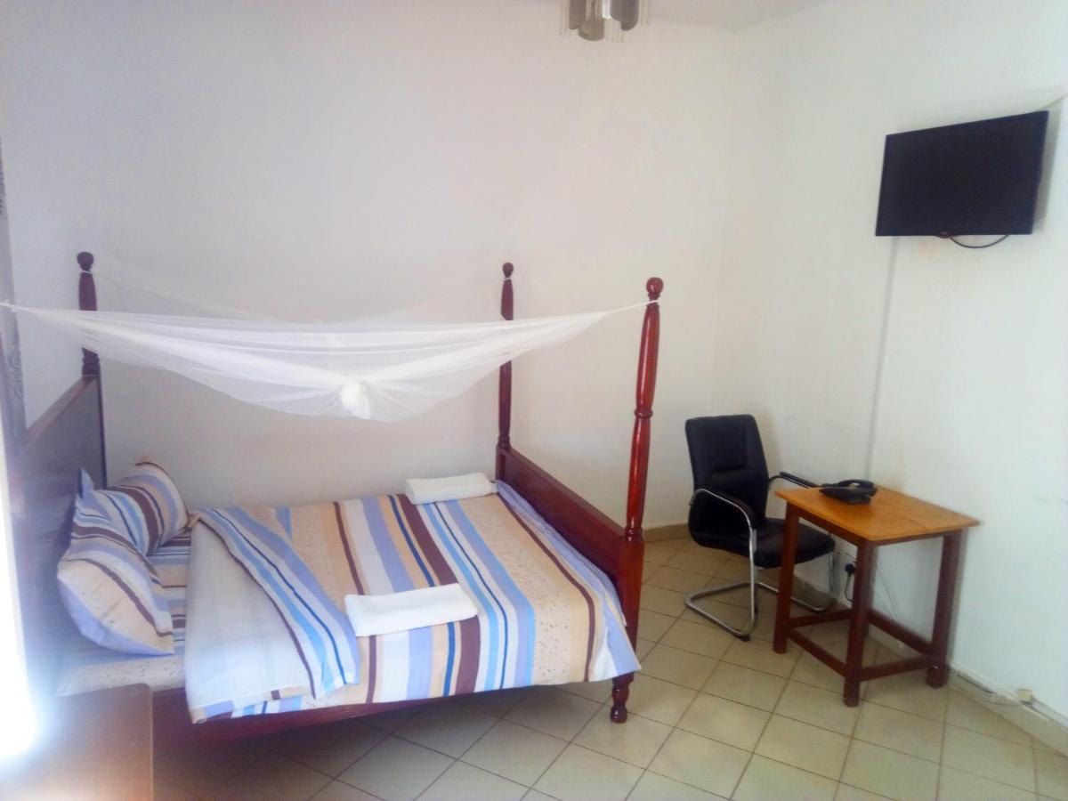 Bilkon Hotel Jinja Bagian luar foto