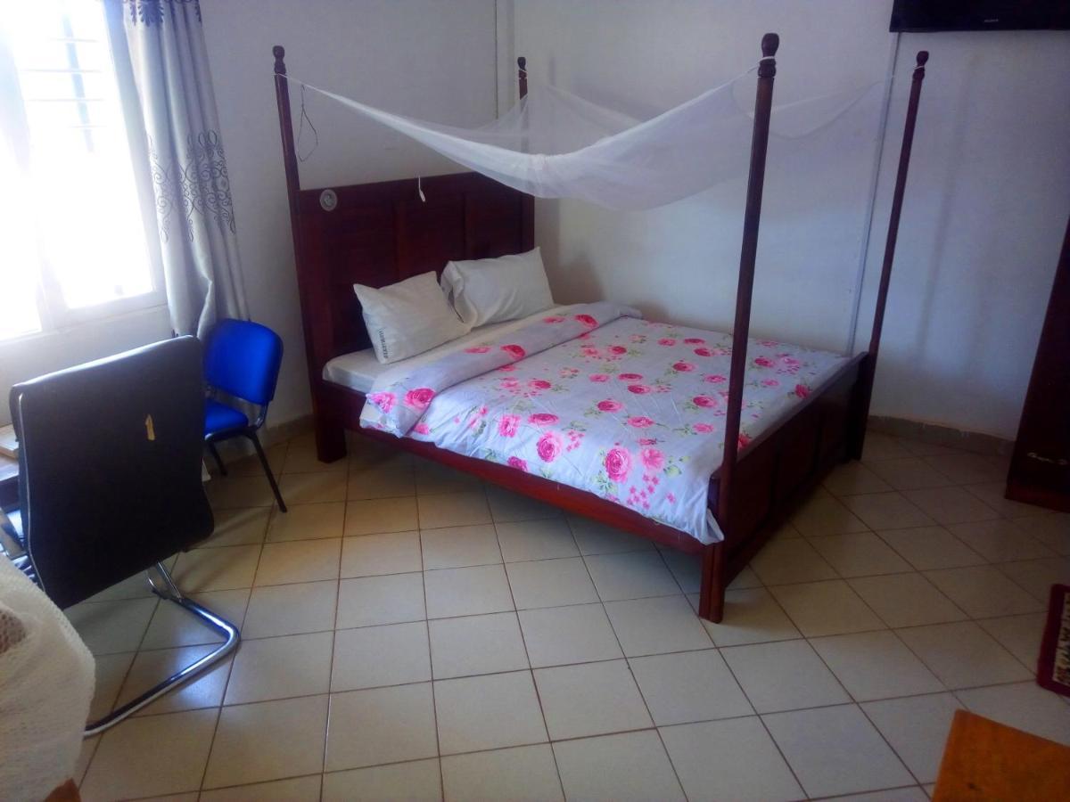 Bilkon Hotel Jinja Bagian luar foto