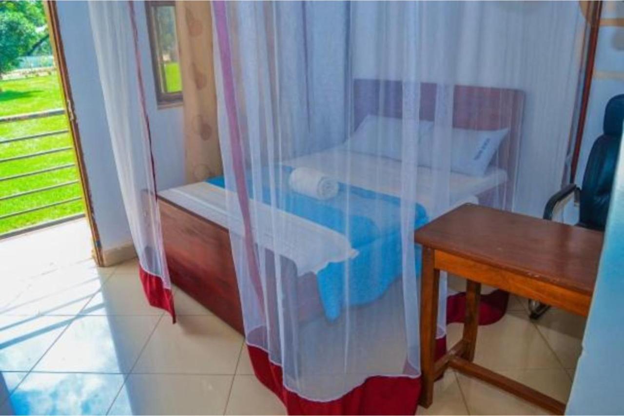 Bilkon Hotel Jinja Bagian luar foto