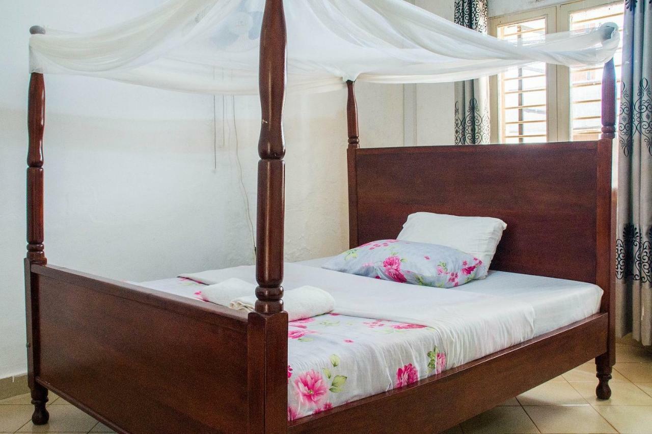 Bilkon Hotel Jinja Bagian luar foto