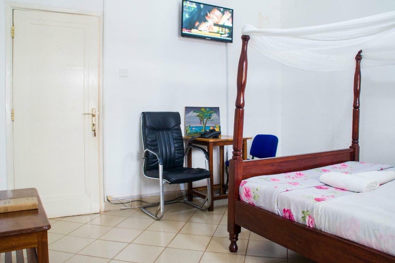 Bilkon Hotel Jinja Bagian luar foto